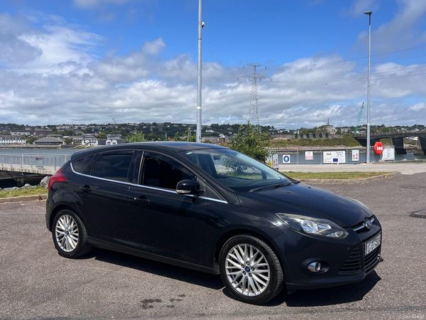 Ford Focus Hatchback, Petrol, 2012, Black