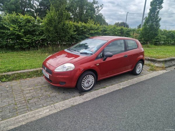 Fiat Punto Hatchback, Petrol, 2009, Red