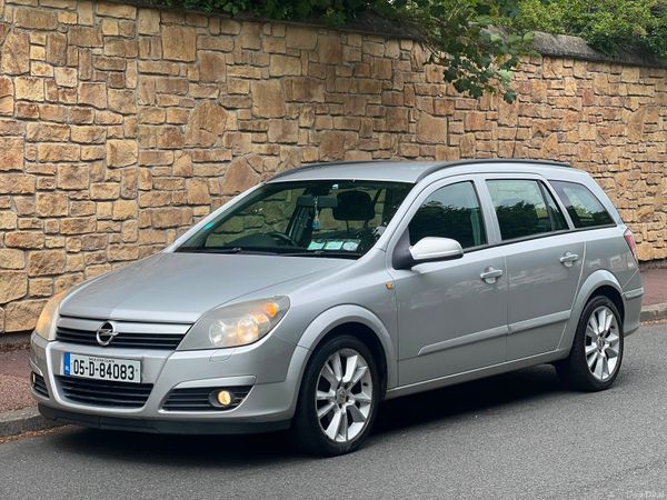 Vauxhall Astra Estate, Petrol, 2005, Silver