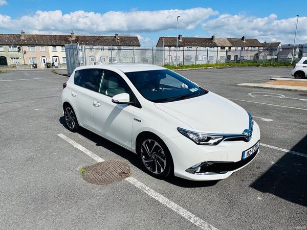 Toyota Auris Hatchback, Petrol Hybrid, 2016, White