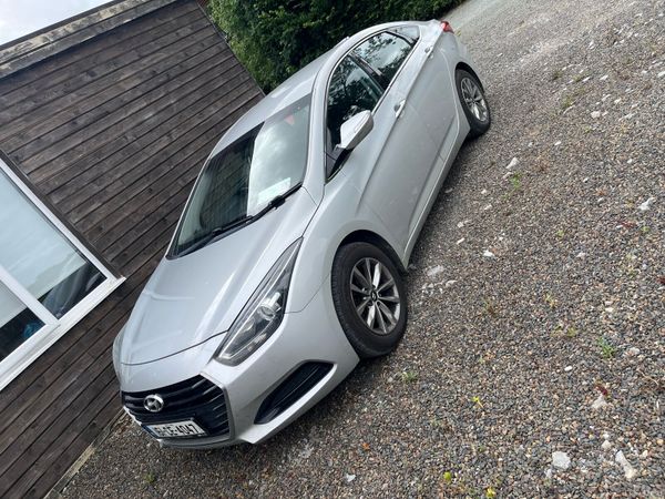Hyundai i40 Saloon, Diesel, 2016, Silver