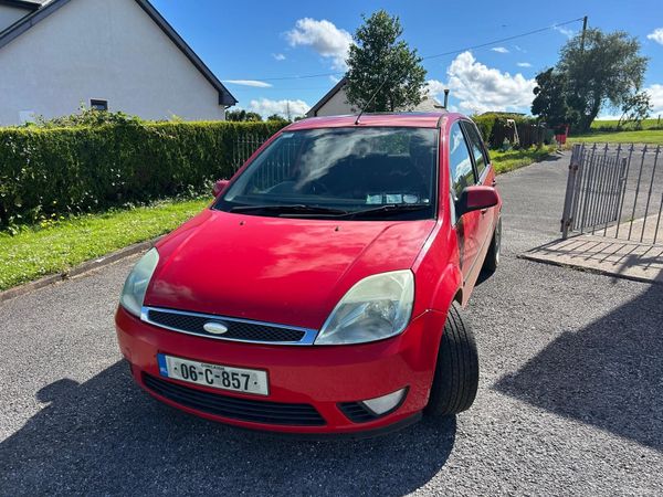 Ford Fiesta Hatchback, Petrol, 2006, Red