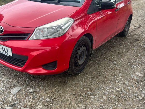 Toyota Yaris Hatchback, Petrol, 2012, Red