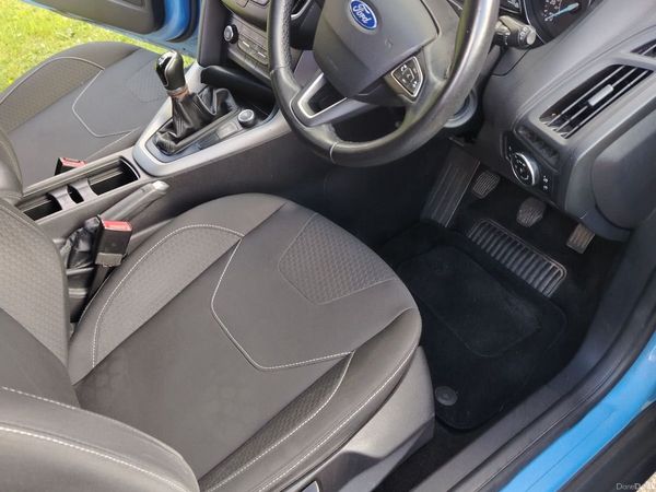Ford Focus Hatchback, Petrol, 2016, Blue