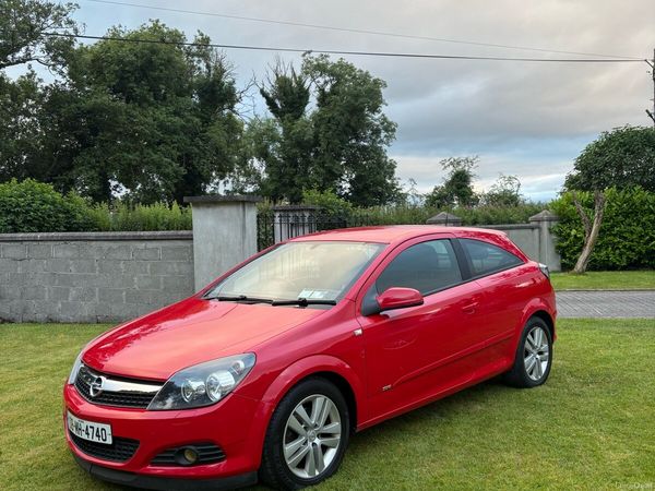 Opel Astra Hatchback, Petrol, 2008, Red