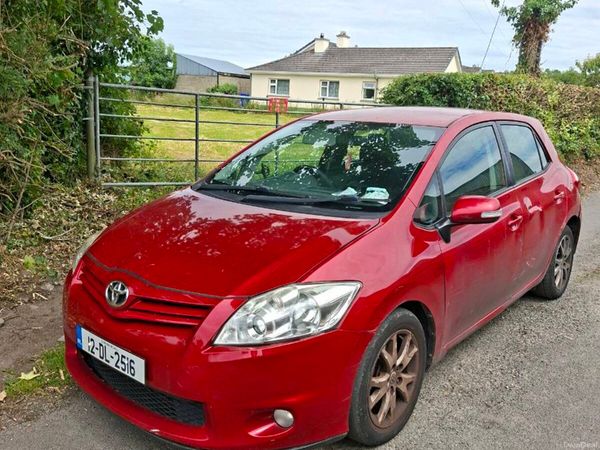 Toyota Auris Hatchback, Diesel, 2012, Red