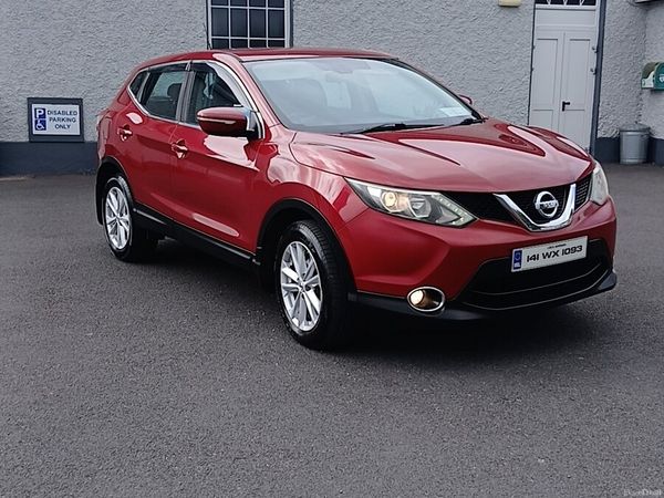Nissan Qashqai Hatchback, Diesel, 2014, Red