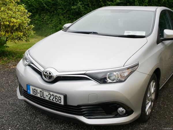 Toyota Auris Hatchback, Petrol, 2016, Silver
