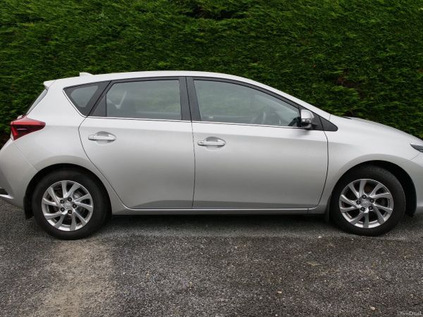 Toyota Auris Hatchback, Petrol, 2016, Silver