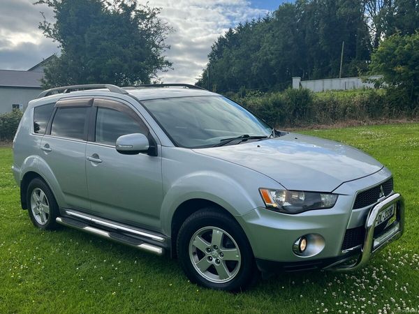Mitsubishi Outlander SUV, Diesel, 2011, Silver