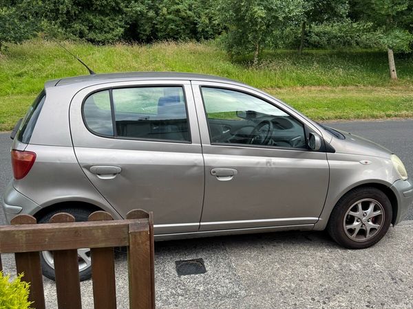 Toyota Yaris Hatchback, Petrol, 2004, Grey