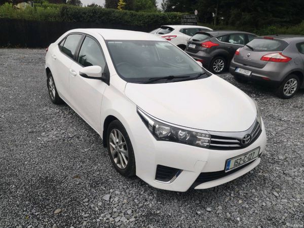 Toyota Corolla Saloon, Diesel, 2015, White