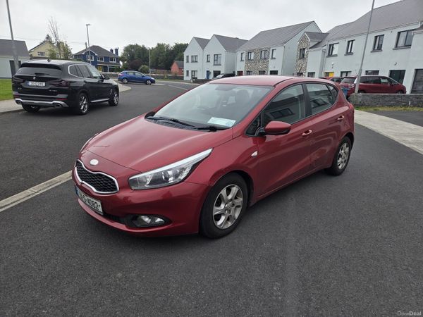 Kia Ceed Hatchback, Diesel, 2013, Red