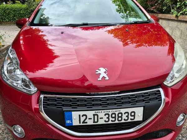 Peugeot 208 Hatchback, Petrol, 2012, Red