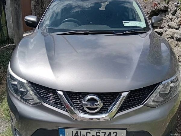 Nissan Qashqai Hatchback, Diesel, 2014, Grey
