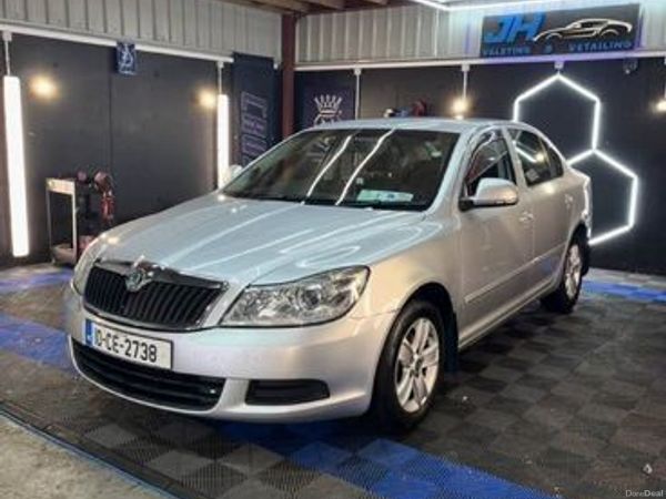 Skoda Octavia Hatchback, Diesel, 2010, Silver