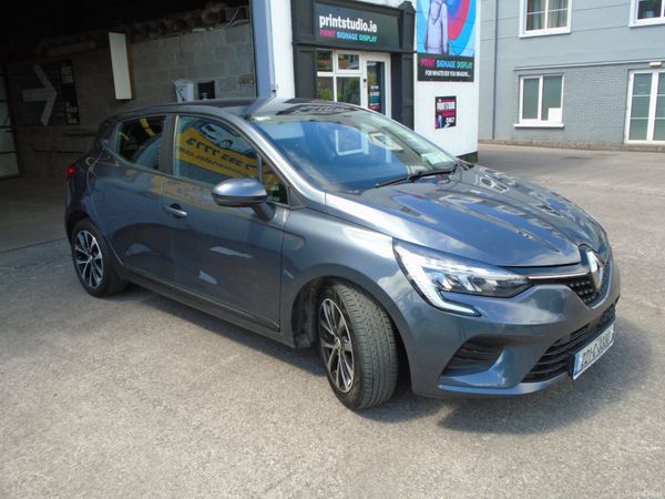 Renault Clio Hatchback, Petrol, 2022, Grey