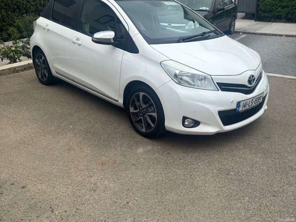Toyota Yaris Hatchback, Petrol, 2014, White