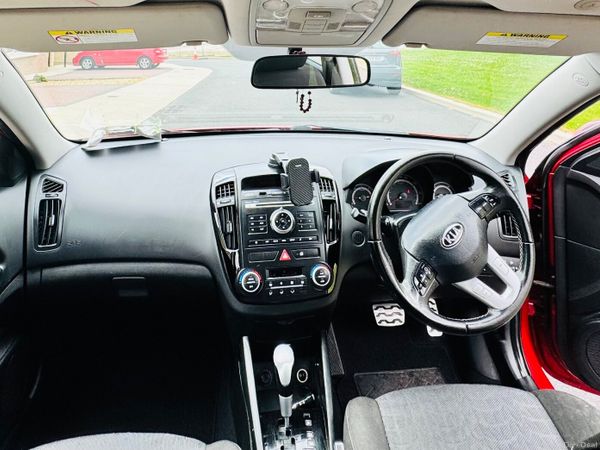 Kia Ceed Hatchback, Diesel, 2010, Red