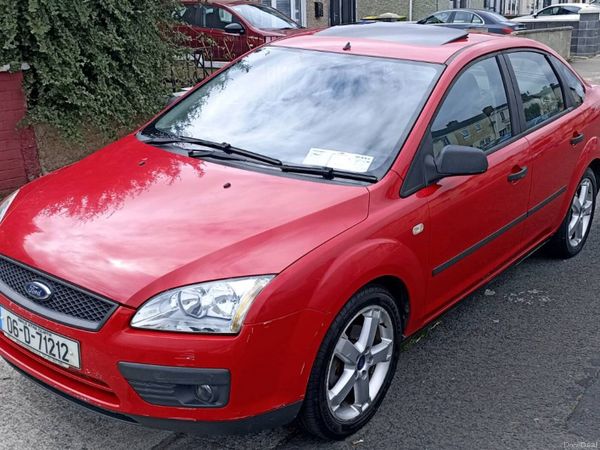 Ford Focus Saloon, Petrol, 2006, Red