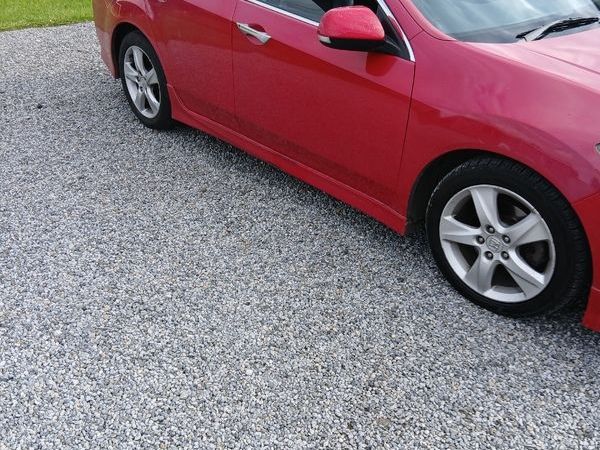Honda Accord Saloon, Diesel, 2011, Red