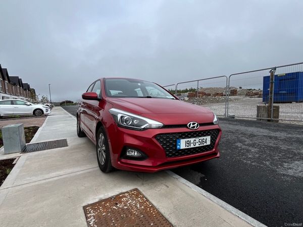 Hyundai i20 Hatchback, Petrol, 2019, Red