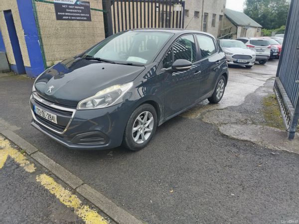 Peugeot 208 Hatchback, Petrol, 2017, Grey