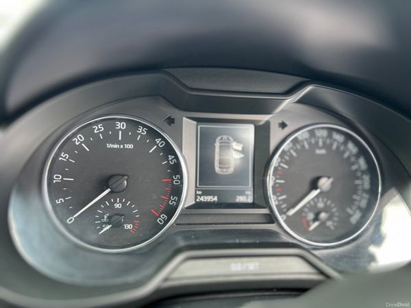 Skoda Octavia Saloon, Diesel, 2016, Brown