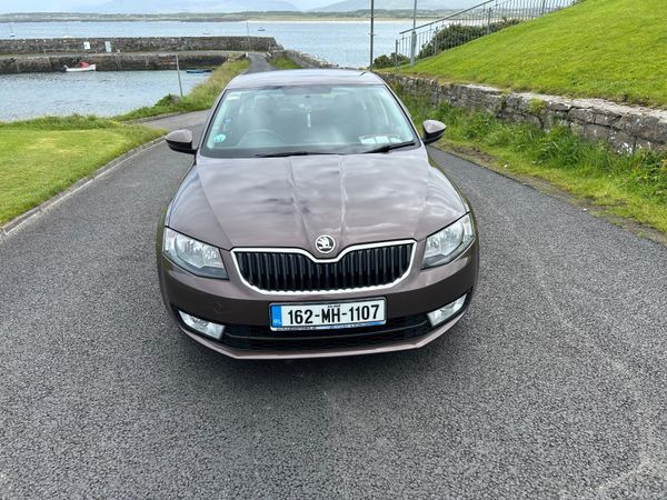 Skoda Octavia Saloon, Diesel, 2016, Brown
