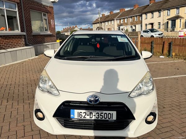 Toyota Aqua Hatchback, Petrol Hybrid, 2016, White
