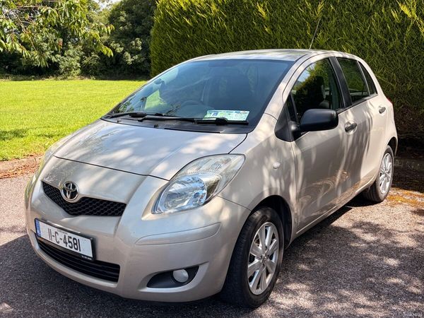 Toyota Yaris Hatchback, Petrol, 2011, Gold