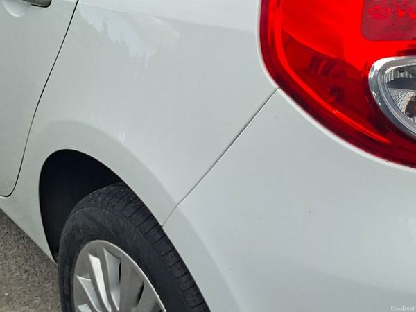 Renault Clio Hatchback, Petrol, 2011, White