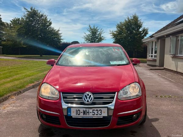 Volkswagen Jetta Saloon, Diesel, 2010, Red