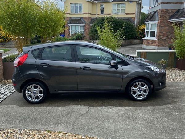 Ford Fiesta Hatchback, Petrol, 2016, Grey