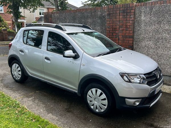 Dacia Sandero Stepway Hatchback, Diesel, 2014, Silver