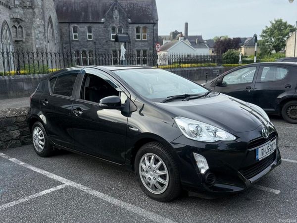 Toyota Aqua Hatchback, Petrol Hybrid, 2017, Black
