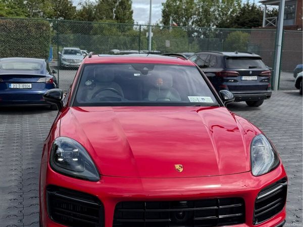 Porsche Cayenne SUV, Petrol Plug-in Hybrid, 2022, Red