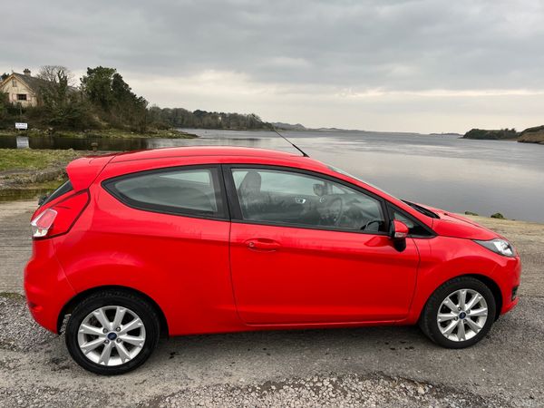 Ford Fiesta Hatchback, Petrol, 2014, Red