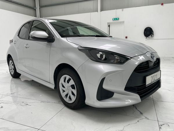 Toyota Yaris Hatchback, Petrol Hybrid, 2021, Silver