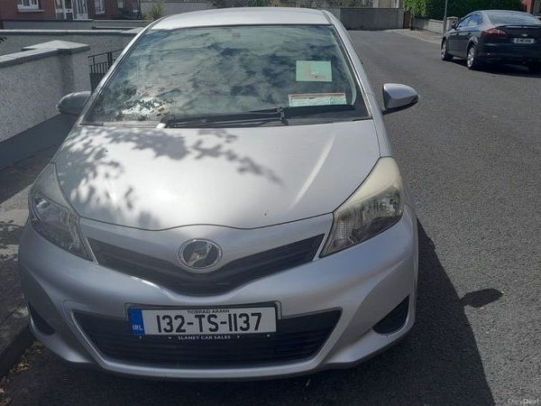 Toyota Vitz Hatchback, Petrol, 2013, Silver