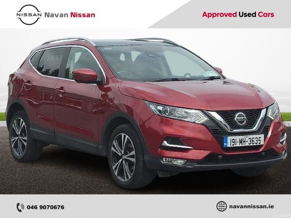 Nissan Qashqai Hatchback, Diesel, 2019, Red