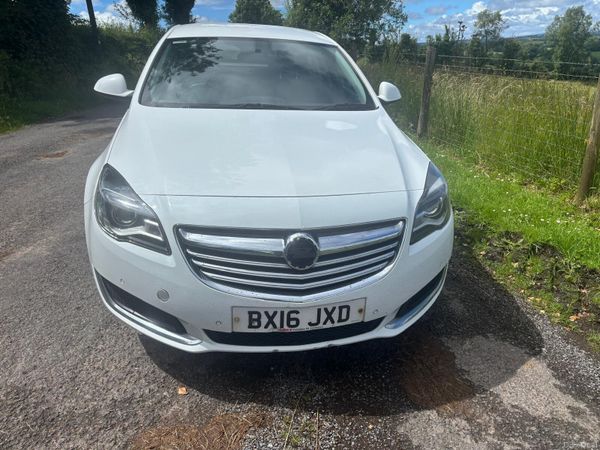 Vauxhall Insignia Hatchback, Diesel, 2016, White