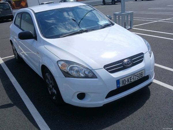 Kia Ceed Hatchback, Petrol, 2010, White