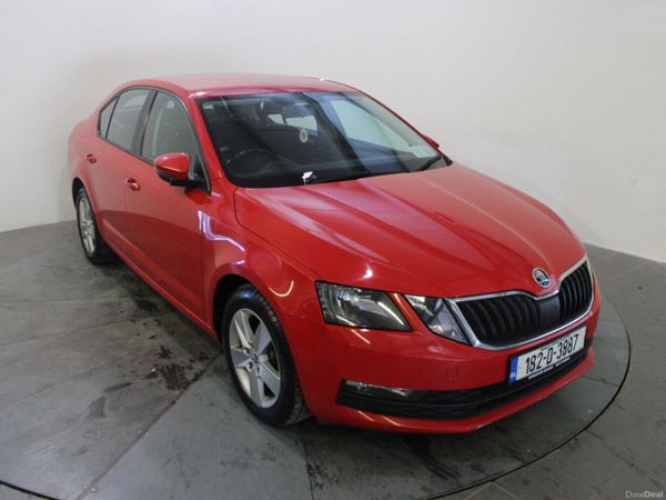 Skoda Octavia Saloon, Diesel, 2018, Red