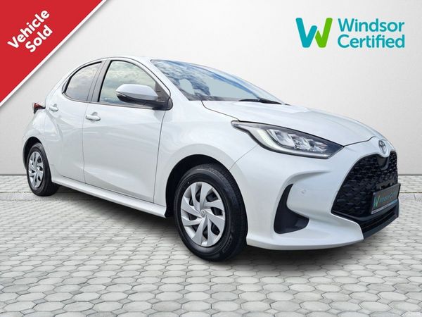 Toyota Yaris Hatchback, Petrol Hybrid, 2024, White