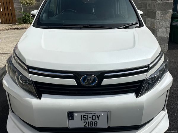 Toyota Voxy MPV, Petrol Hybrid, 2015, White