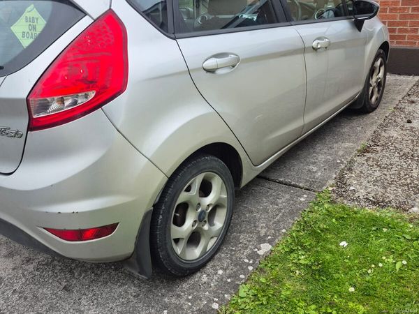 Ford Fiesta Hatchback, Petrol, 2011, Silver