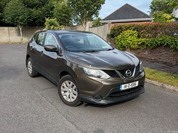 Nissan Qashqai Hatchback, Diesel, 2014, Brown