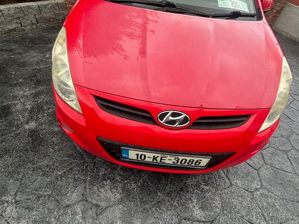 Hyundai i20 Hatchback, Petrol, 2010, Red