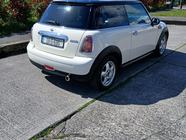Mini Cooper Hatchback, Petrol, 2009, White